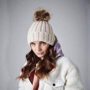 Bonnet avec ponpon en fausse fourrure