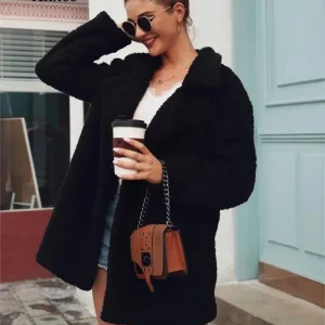 Gilet moumoute noir confortable et élégant : Aurora