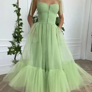 Robe tulle vert d’eau évasée avec boutons décoratifs : Elina