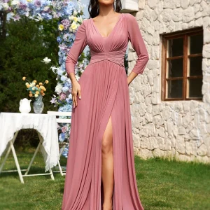 Robe plissée rose poudré avec décolleté en V : Éloïse