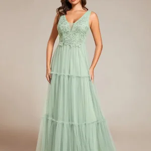 Robe tulle vert sauge élégante avec détails brodés : Elvira