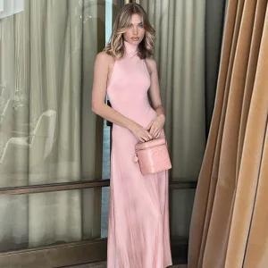 Robe rose poudré moulante col haut : Aurora