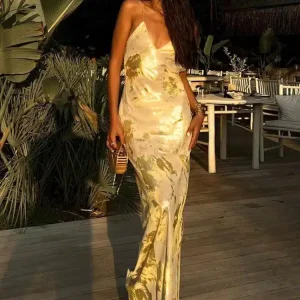 Robe longue imprimée dorée : Élégance Intemporelle