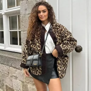 Veste moumoute leopard tendance et confortable : Savannah
