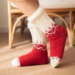 Chaussette de Noël rouge en laine avec motifs festifs : Lucie