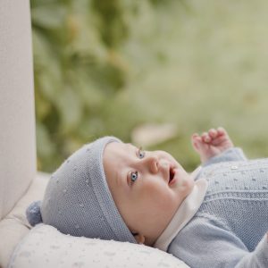 Bonnet naissance à pompon en laine – Bleu