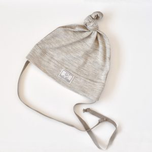 Bonnet bébé à noeud en laine mérinos et soie – beige Pickapooh
