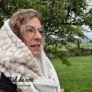 Nid de cou ou la capuche écharpe