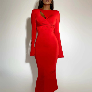 Robe automne hiver rouge vibrant manches longues décolleté asymétrique sophistiqué