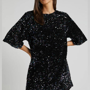 Robe courte droite à paillette élégante et tendance pour soirées chic