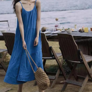 Robe gaze de coton bleu longue à bretelles fines et coupe ample
