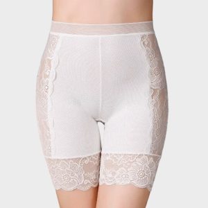 Short blanc sculptant en dentelle sous robe – maintien léger et effet amincissant